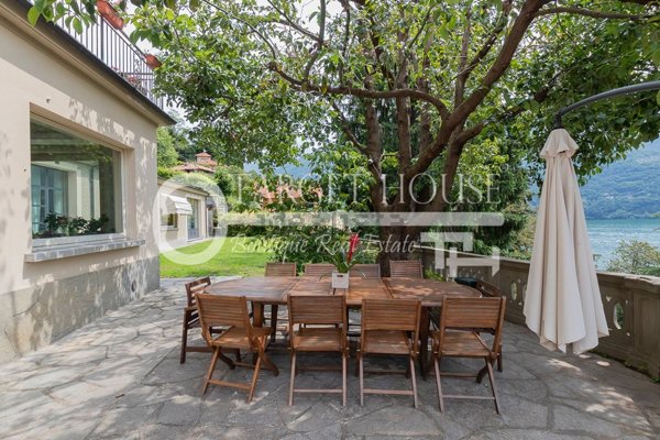 casa indipendente in vendita a Laglio