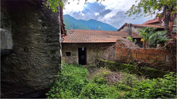 casa indipendente in vendita a Laglio