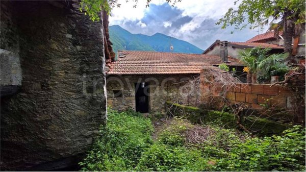 casa indipendente in vendita a Laglio