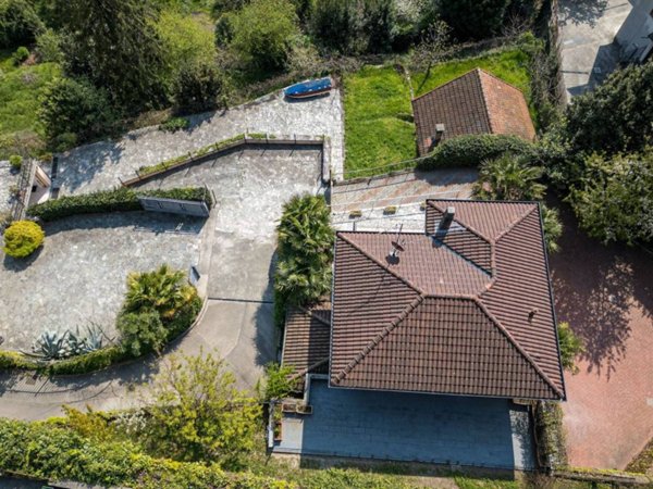 casa indipendente in vendita a Laglio