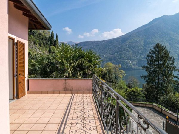 casa indipendente in vendita a Laglio