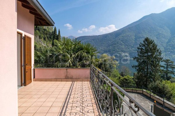 casa indipendente in vendita a Laglio