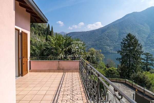 casa indipendente in vendita a Laglio