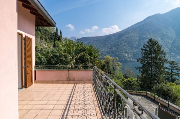 casa indipendente in vendita a Laglio