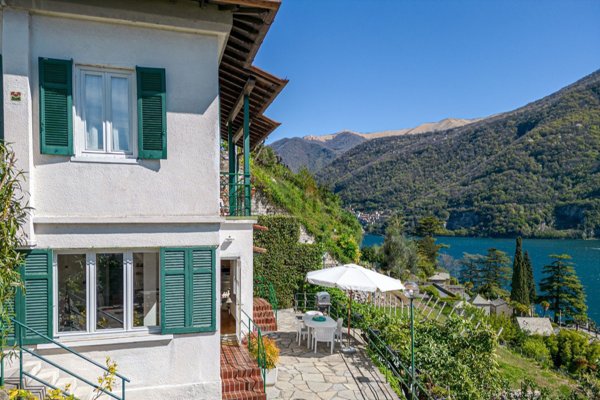 casa indipendente in vendita a Laglio