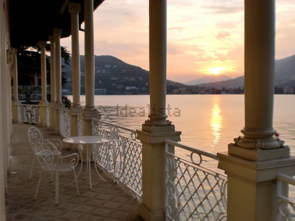 casa indipendente in vendita a Laglio
