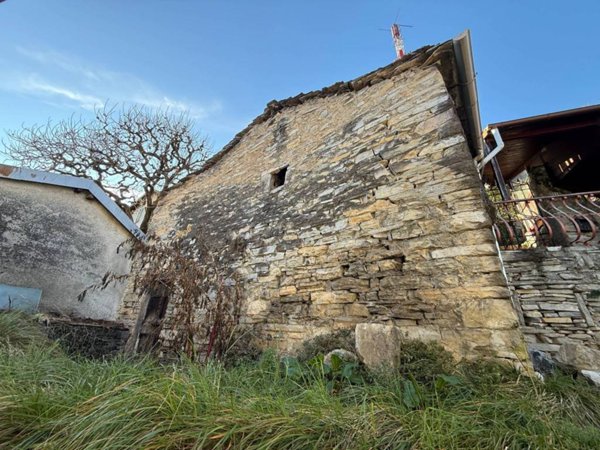 casa indipendente in vendita a Laglio