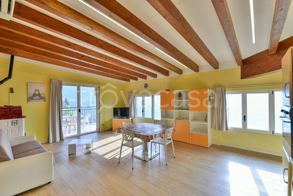 appartamento in vendita a Laglio