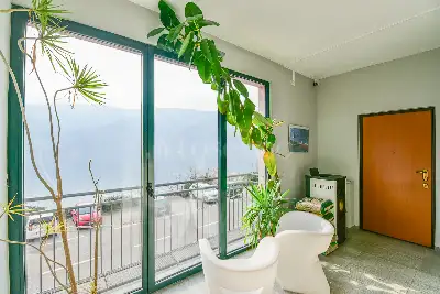 casa indipendente in vendita a Laglio
