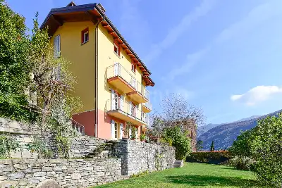 casa indipendente in vendita a Laglio