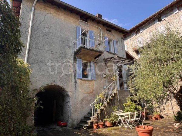 casa indipendente in vendita a Laglio