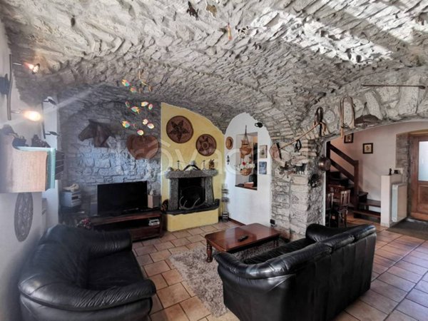 casa indipendente in vendita a Laino