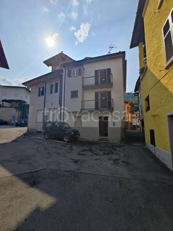 casa indipendente in vendita a Laino