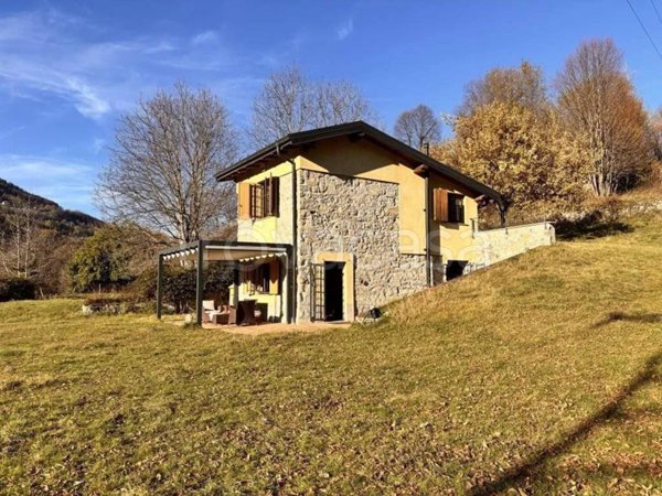 casa indipendente in vendita a Laino