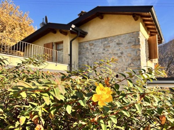 casa indipendente in vendita a Laino