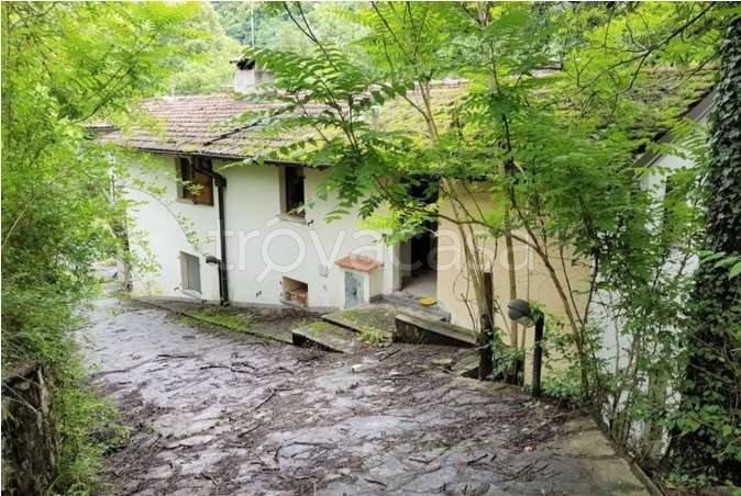 villa in vendita a Laino