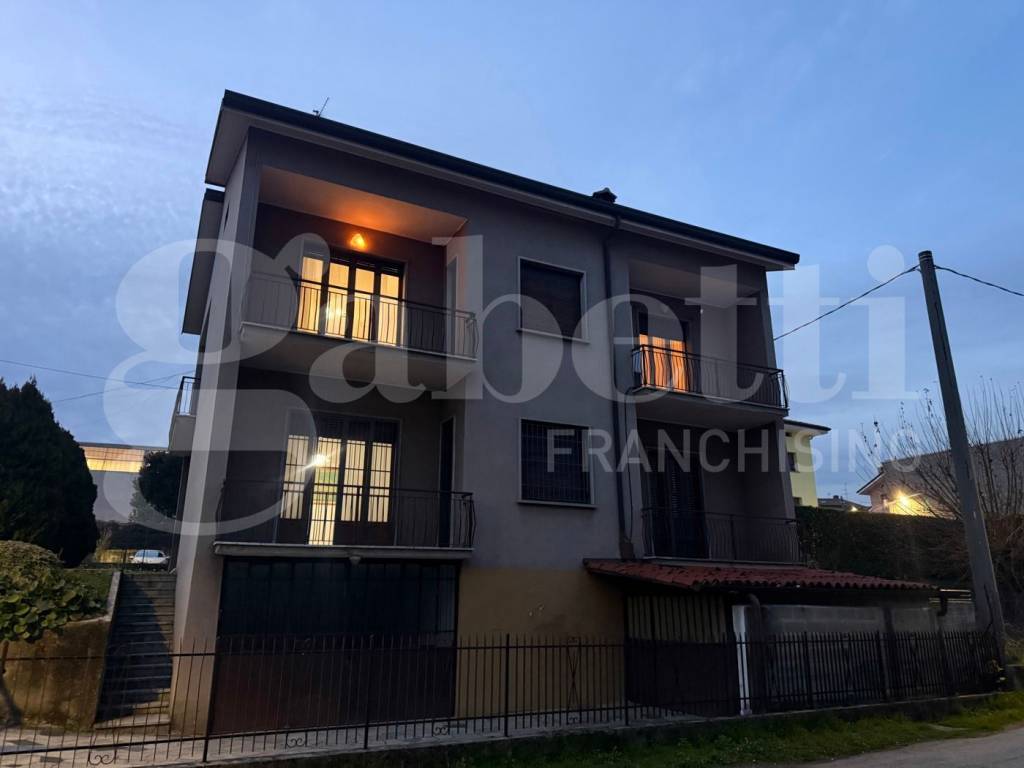 casa indipendente in vendita a Lambrugo