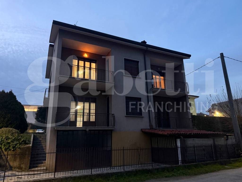 casa indipendente in vendita a Lambrugo