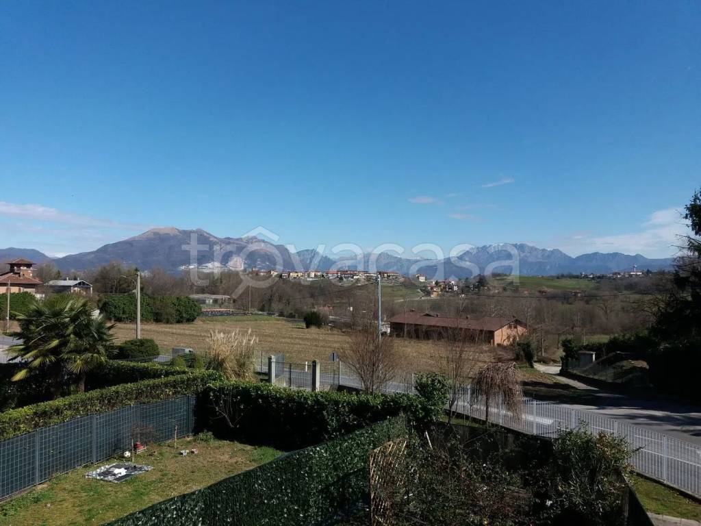 appartamento in vendita a Lambrugo