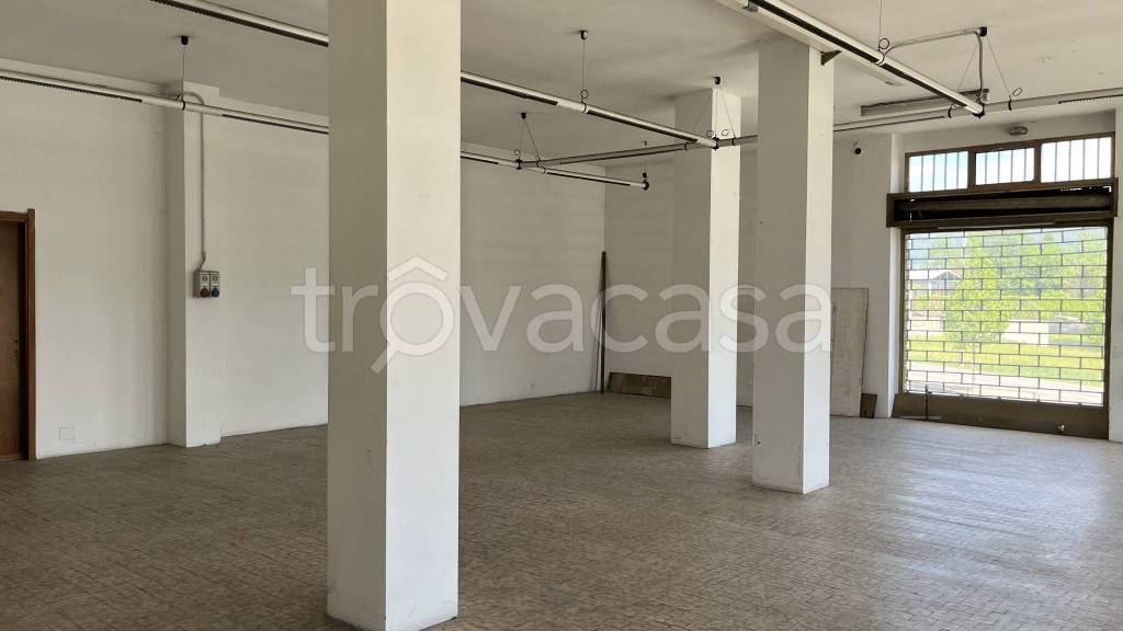 negozio in vendita a Lambrugo