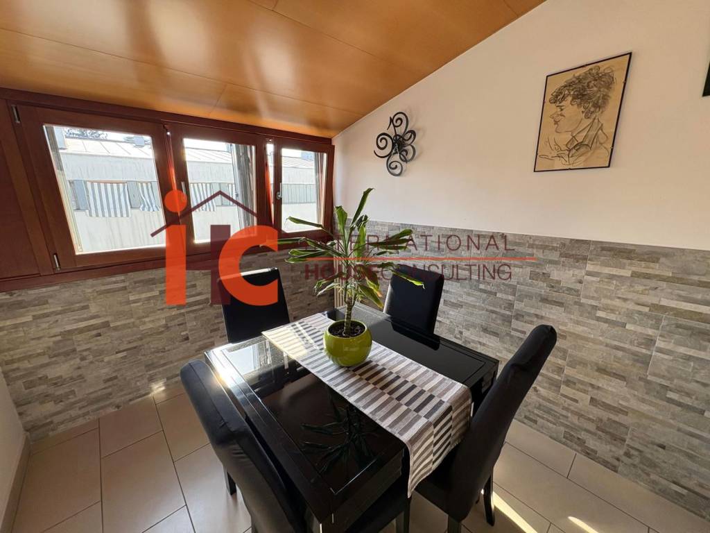 appartamento in vendita a Lambrugo in zona Momberto