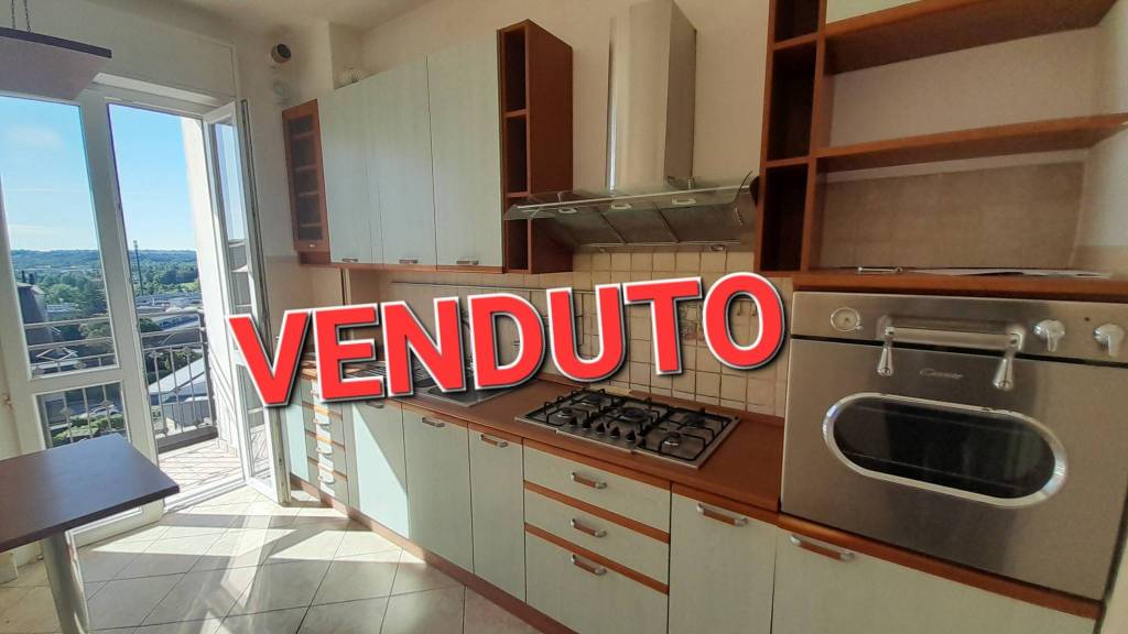 appartamento in vendita a Lambrugo in zona Momberto