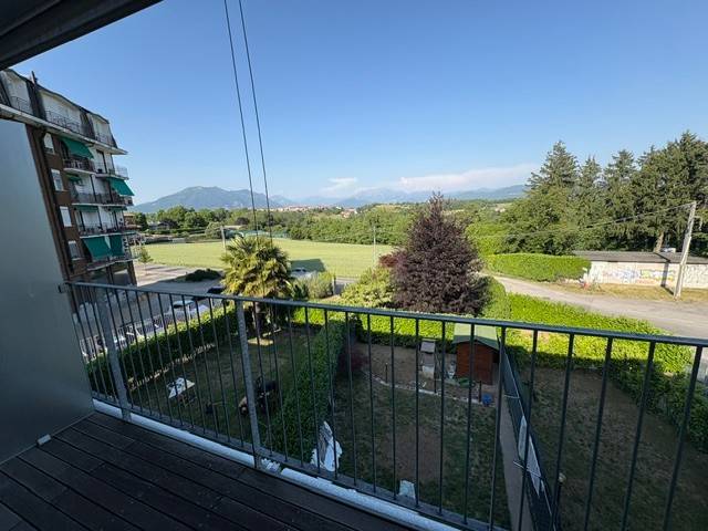 appartamento in vendita a Lambrugo in zona Momberto