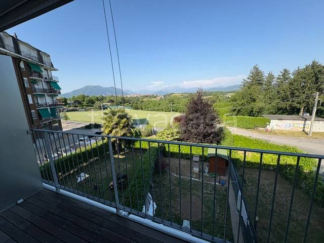 appartamento in vendita a Lambrugo in zona Momberto