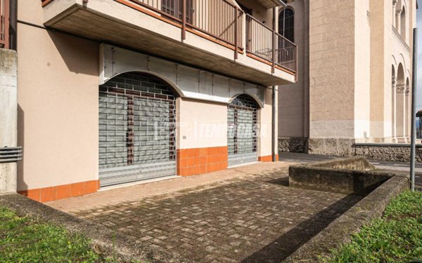 appartamento in vendita a Lambrugo in zona Momberto