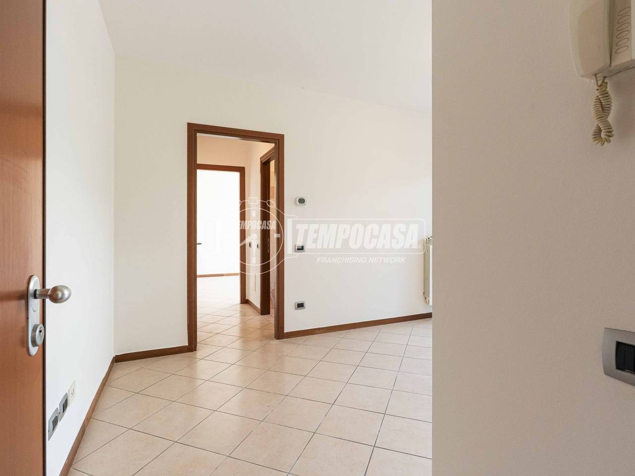 appartamento in vendita a Lambrugo in zona Momberto