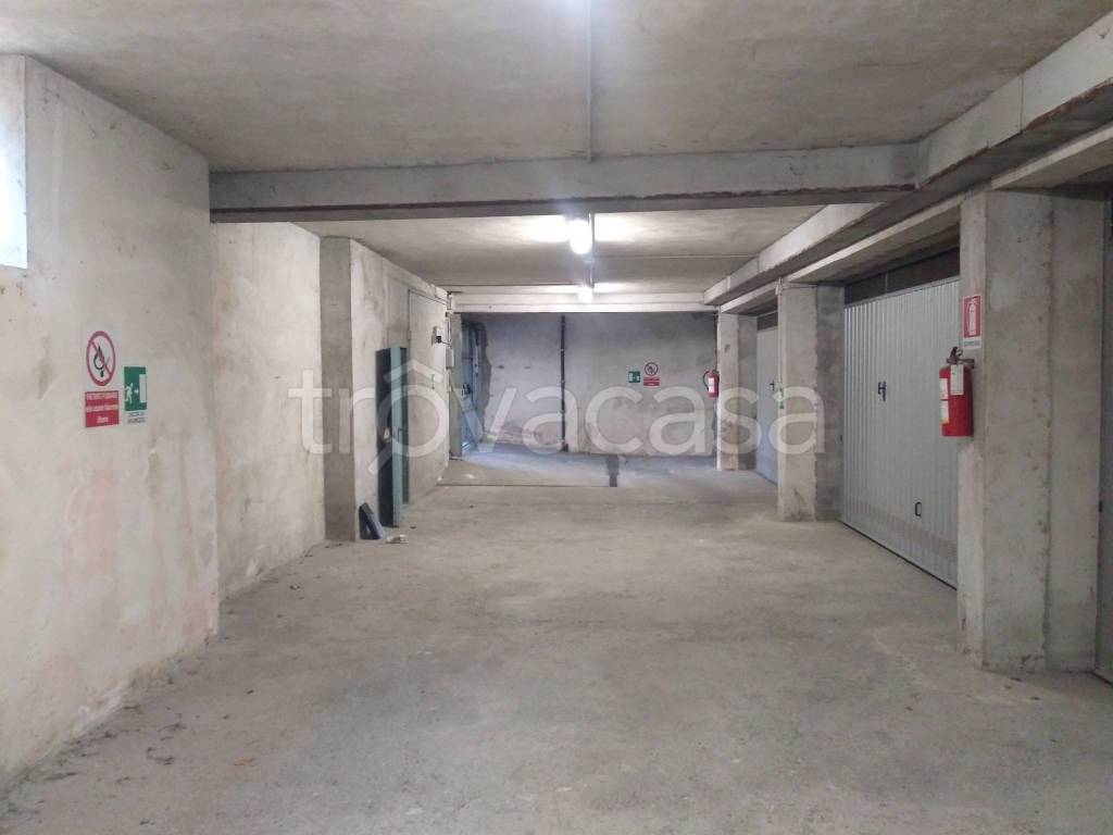 box auto in vendita a Lambrugo in zona Momberto