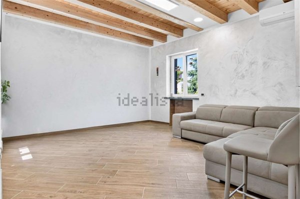 casa indipendente in vendita a Lambrugo in zona Momberto