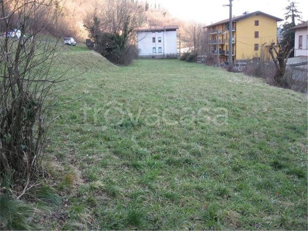 terreno edificabile in vendita a Lasnigo