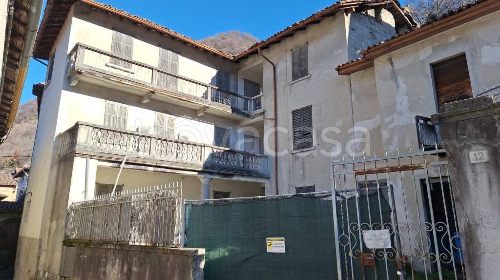 casa indipendente in vendita a Lasnigo