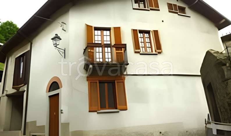 appartamento in vendita a Lasnigo