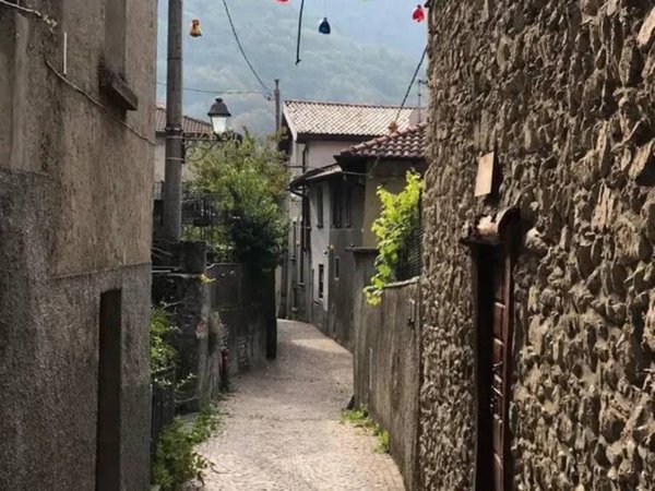 appartamento in vendita a Lasnigo