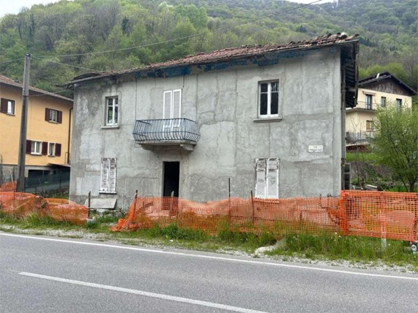 casa indipendente in vendita a Lasnigo