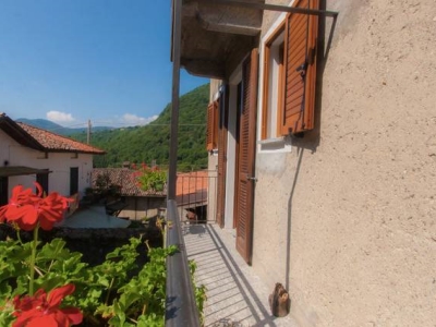 appartamento in vendita a Lasnigo