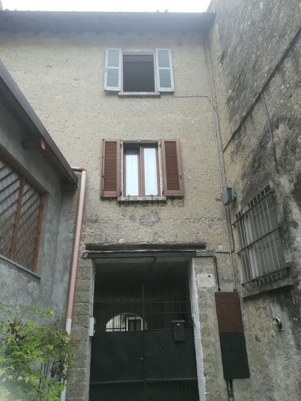 appartamento in vendita a Lasnigo