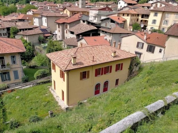 casa indipendente in vendita a Lasnigo
