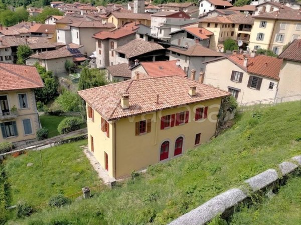 casa indipendente in vendita a Lasnigo