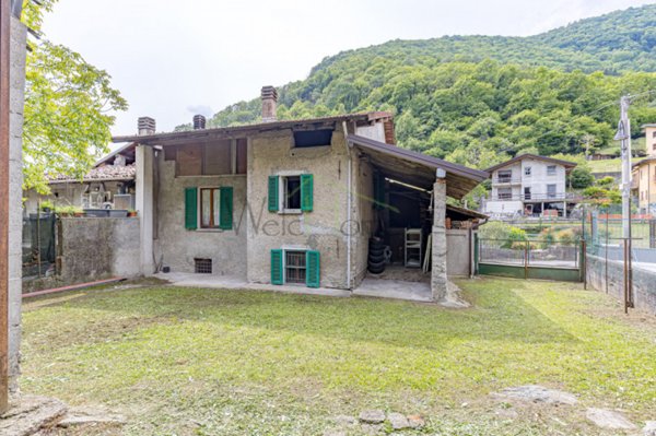casa indipendente in vendita a Lasnigo