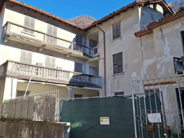casa indipendente in vendita a Lasnigo