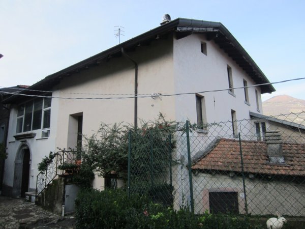 casa indipendente in vendita a Lezzeno