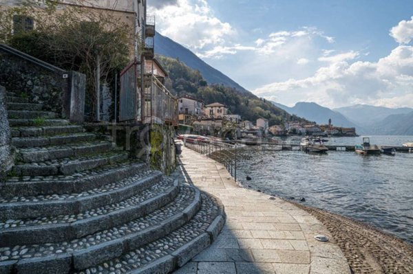 casa indipendente in vendita a Lezzeno