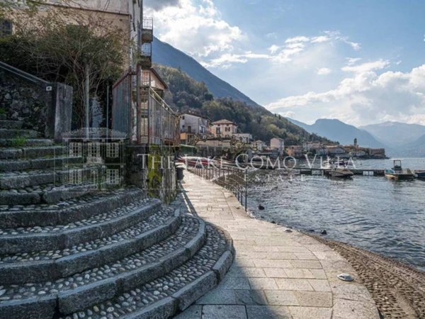 intera palazzina in vendita a Lezzeno