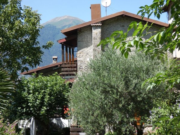 casa indipendente in vendita a Lezzeno