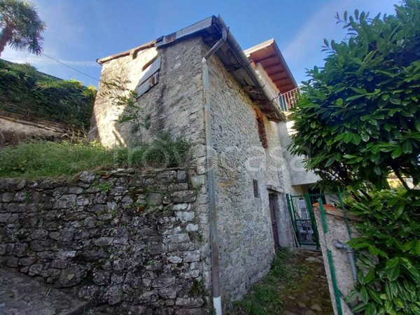 casa indipendente in vendita a Lezzeno