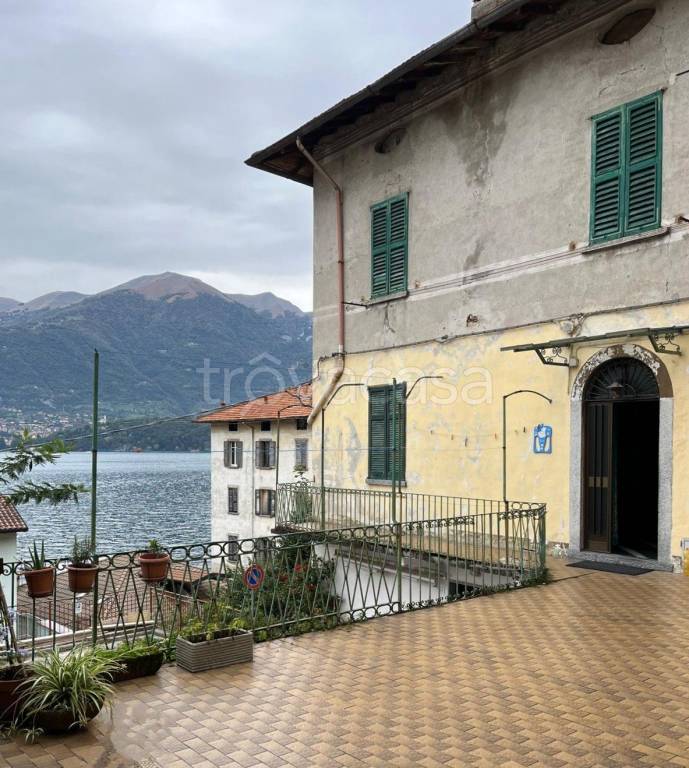 appartamento in vendita a Lezzeno