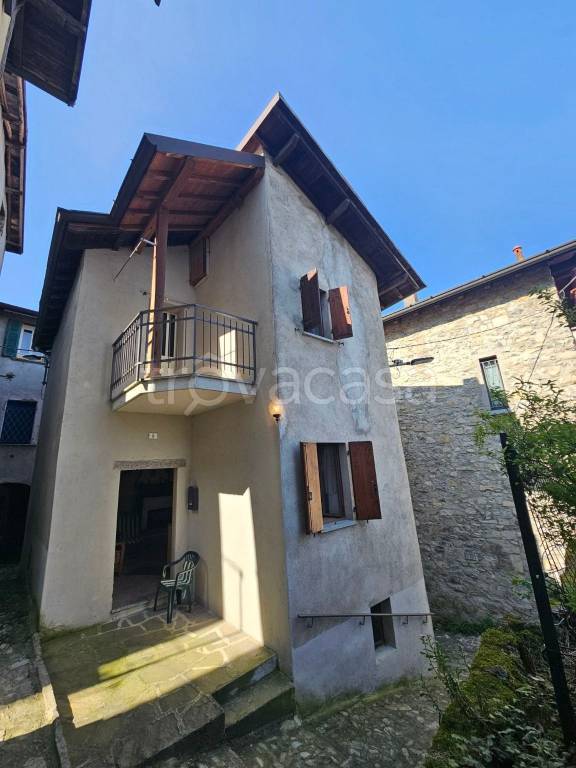 casa indipendente in vendita a Lezzeno